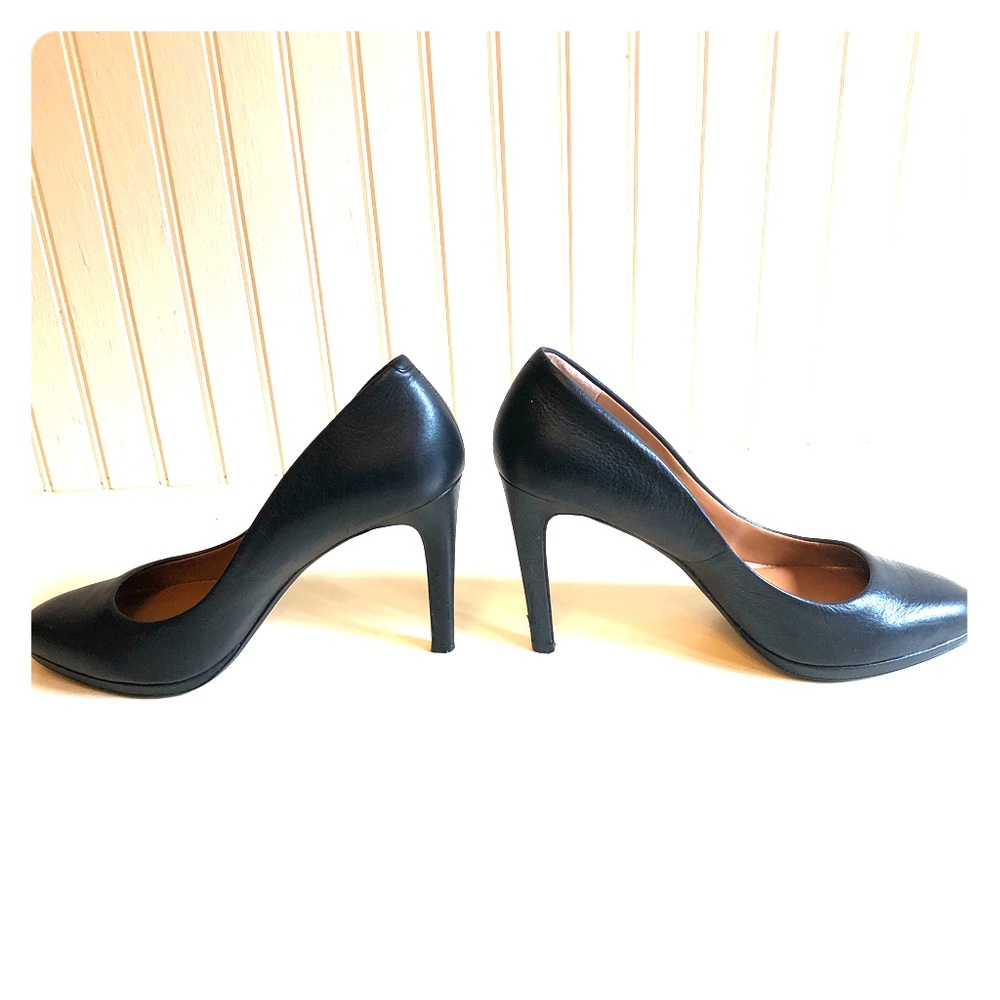 Banana Republic black pumps 8.5